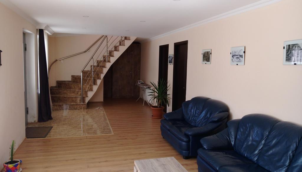Guest House Qubi كازباجي المظهر الخارجي الصورة